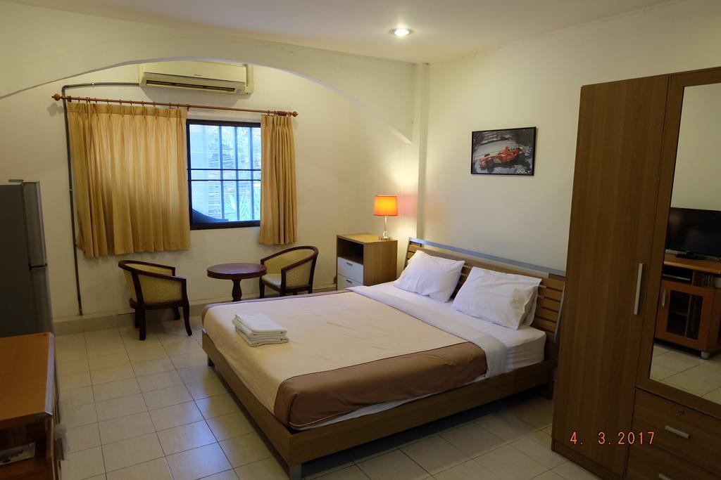 Piccolo Restaurant And Guest House Pattaya Exterior foto
